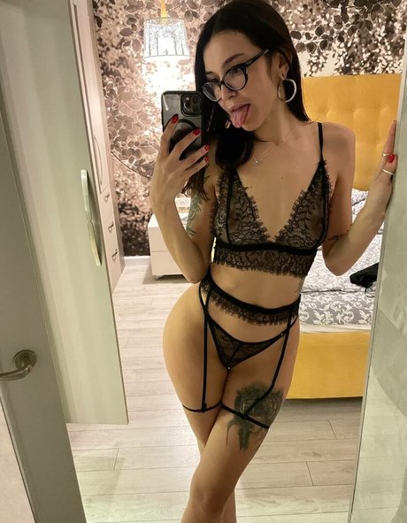 KiraFemmeFatal model pornographic picture