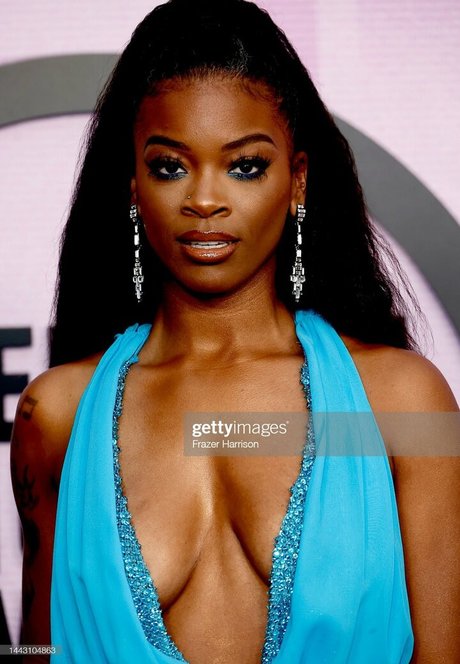 Ari Lennox star naked img