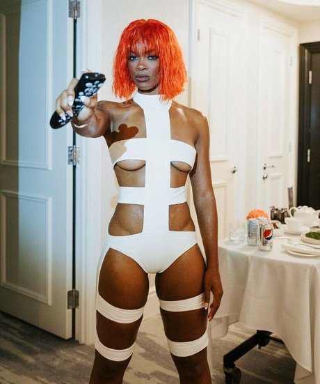 Ari Lennox nudes pornstar pics