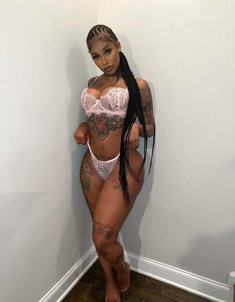 iampree model sexy photo