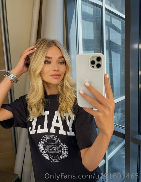 uwetpeach model porn picture