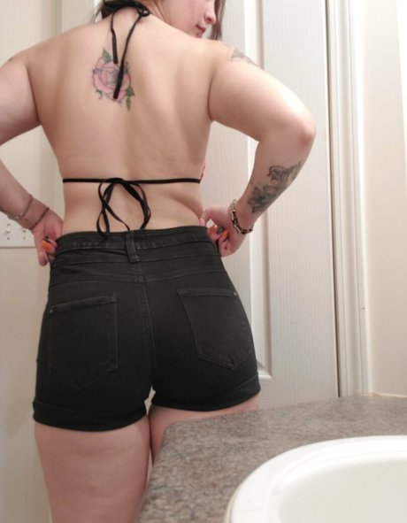 dreadfuldesire model xxx photo