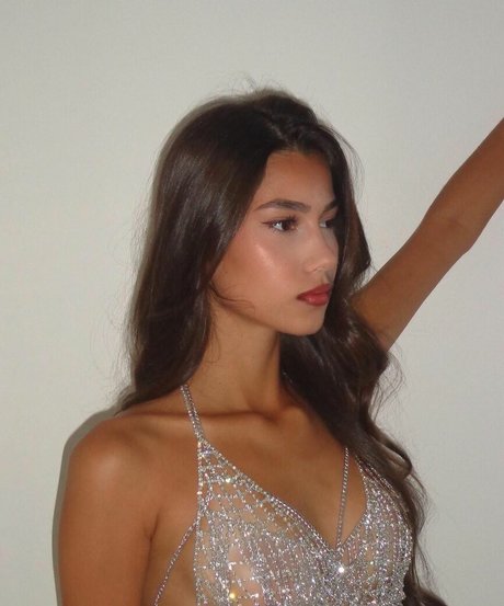 yasmindlm pretty model pic