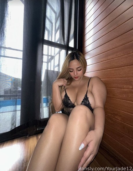 jade12 sexy star image