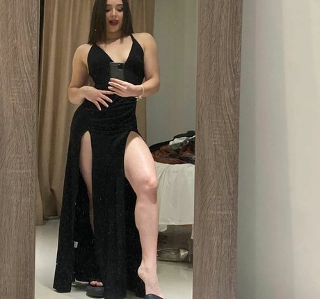 Daniela Flores top model photo