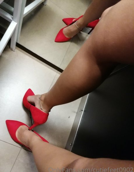 cutiefeet0902 pornstar exclusive photos
