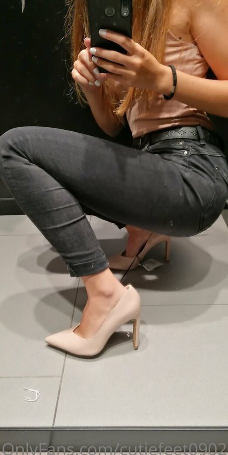 cutiefeet0902 pornographic model archive