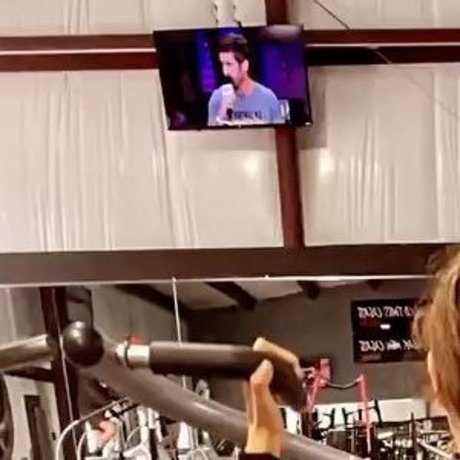 Chloe Flores profile image