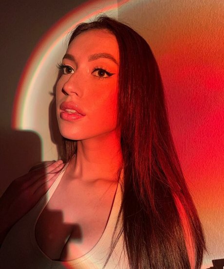Clara Gomez model pretty pic