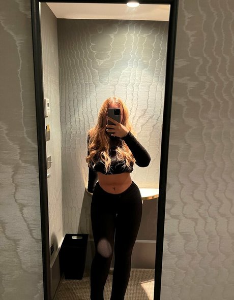 emillysteelefree pornstar erotic photo