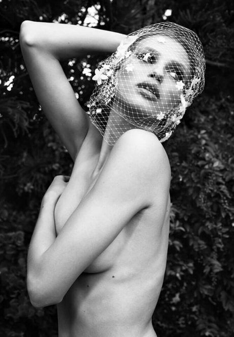 Nibar Madar model high quality pic