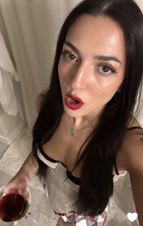 builtbybells model beautiful photos