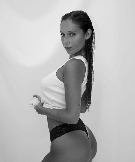 Noy Orin Peer naked star photo