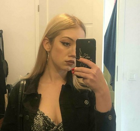 ayris simp beautiful pornstar pictures