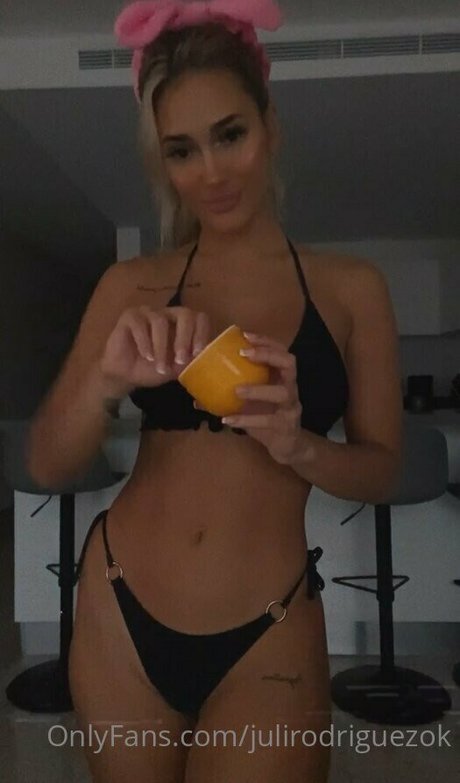 julirodriguezok sexy star pic