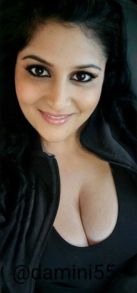 Damini Arora porn model photo