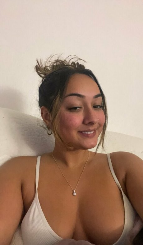 Isha Mariyah star pretty photos