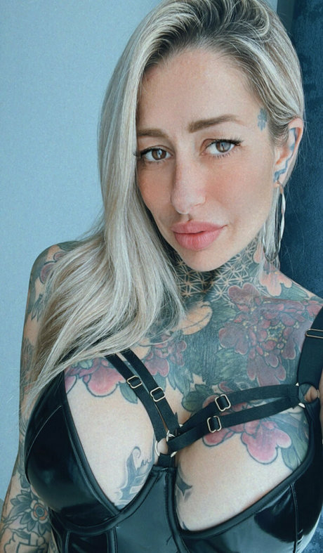 inkedgigi hot star pictures