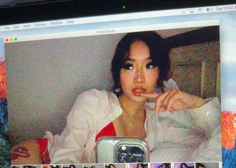 Harmonee Yang star erotic pic