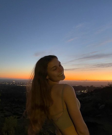 Anika Grace hot actress galleries