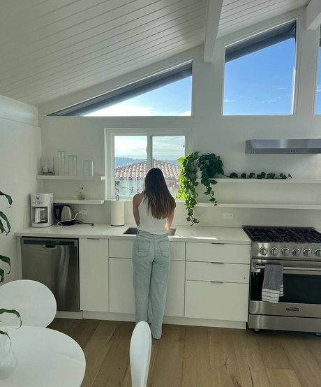 Anika Grace beautiful actress galleries