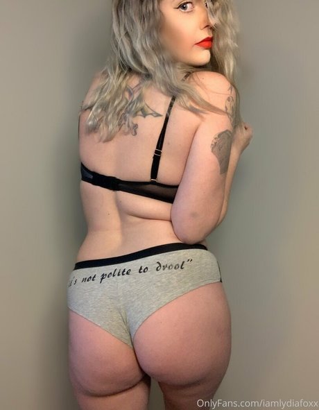 iamlydiafoxx nude model picture