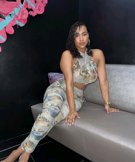 Pink besos best model pics