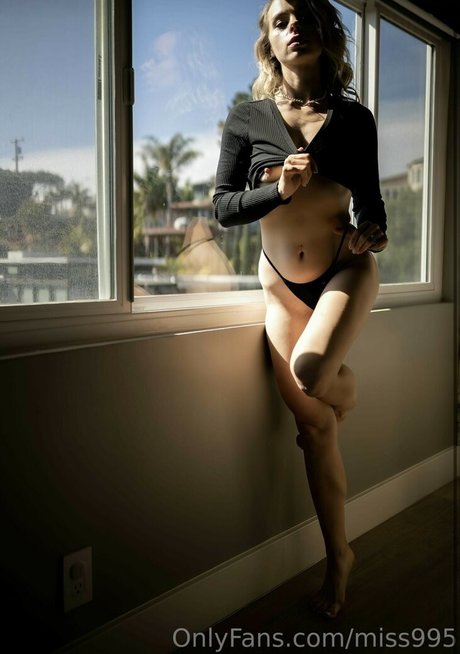 Miss995 model beautiful pics