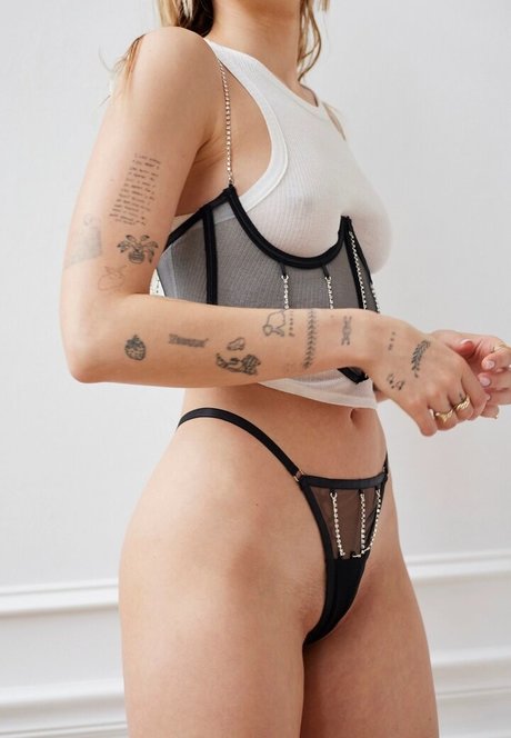 Lindsay Vrckovnik Linmick model sexy photos