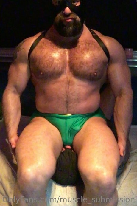 muscle submission star adult img