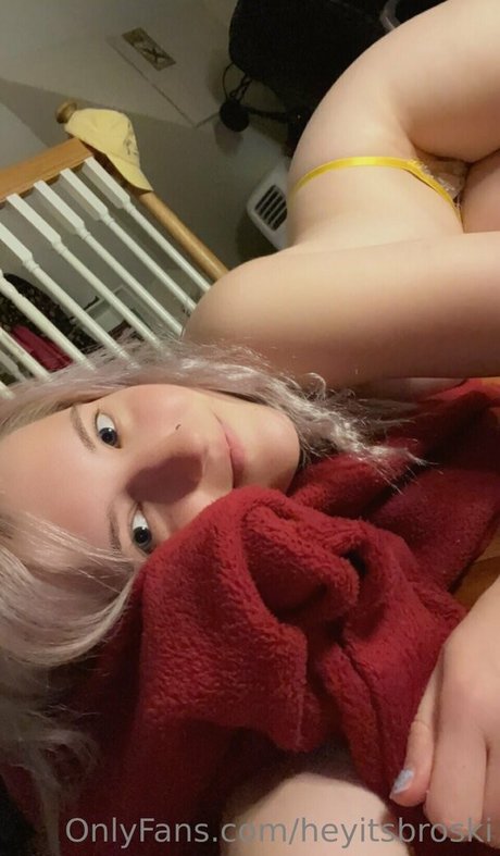 HeyItsBroski pretty pornstar photos