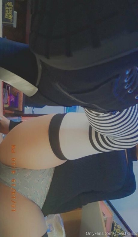 glowsticksss naked actress pictures