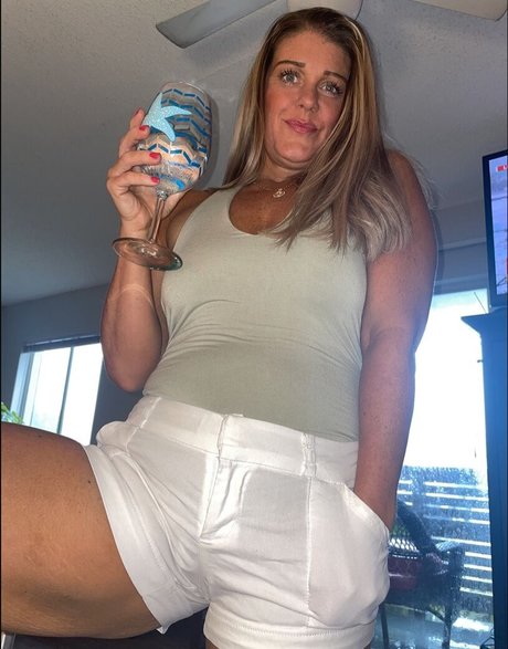 MsSweetTea pornstar adult photo