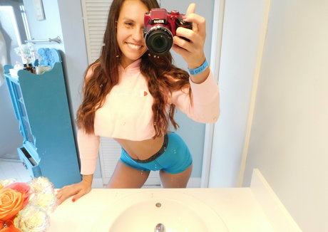 kelsimonroeofficial model porn pics