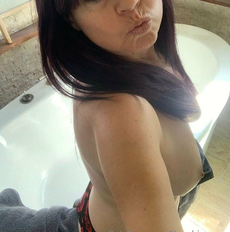 thewhisperxo model hot img