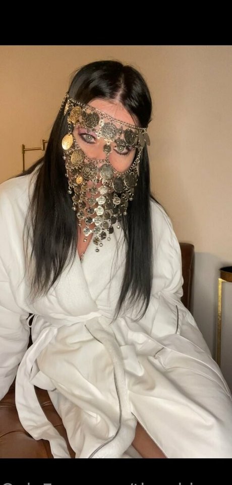 thewhisperxo free actress pictures