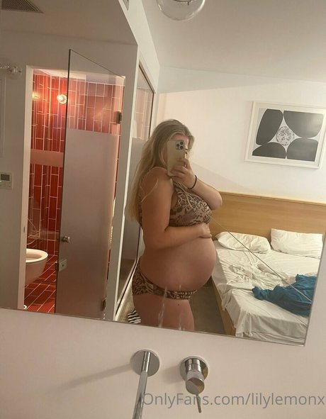 lilylemonx star sexy pic
