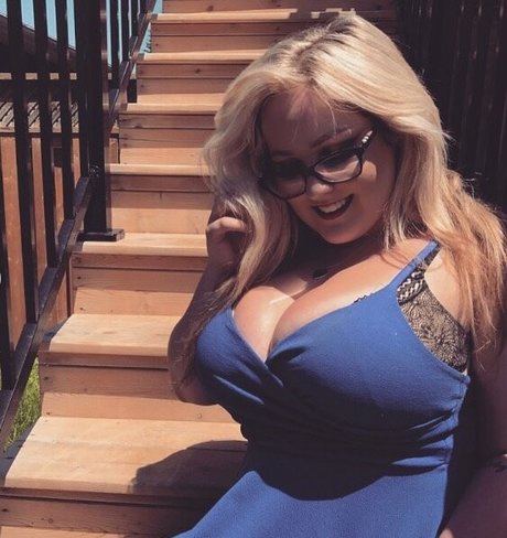 Lilly Alcorn exclusive star img