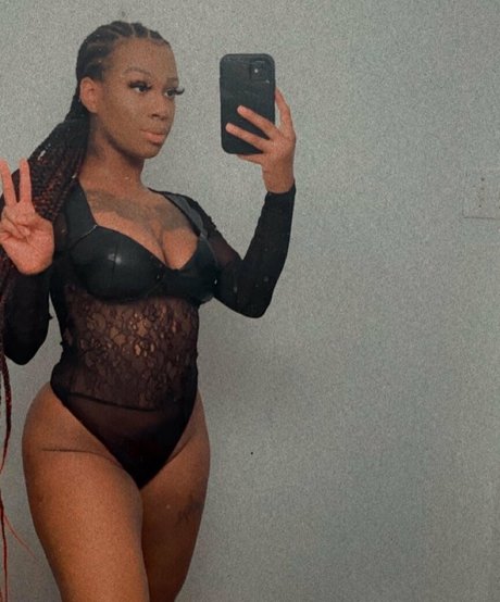 ms bitchlucky art model photos