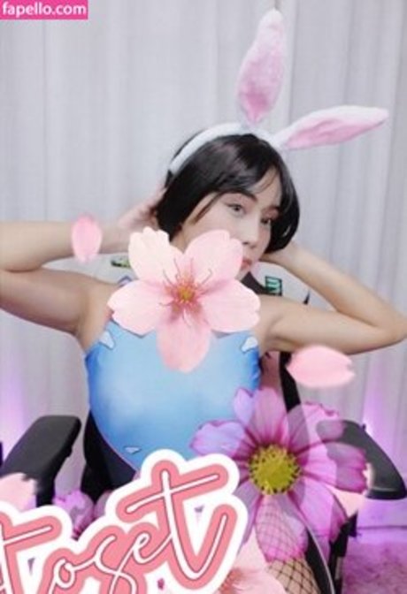 Mika Daime pretty star photo