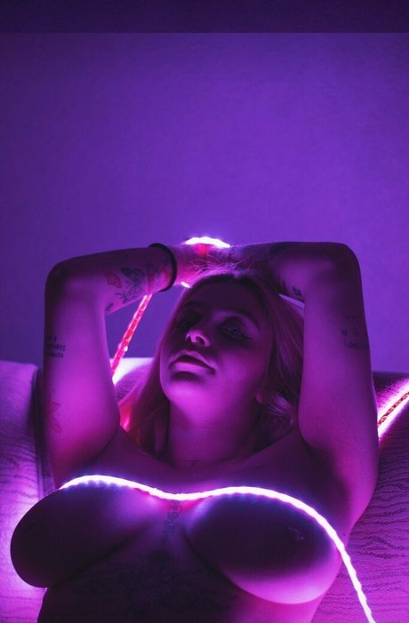 Stef Mwndstef star sexy images