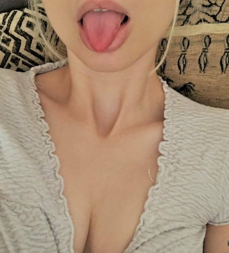 julianawantsromeo nude actress photo