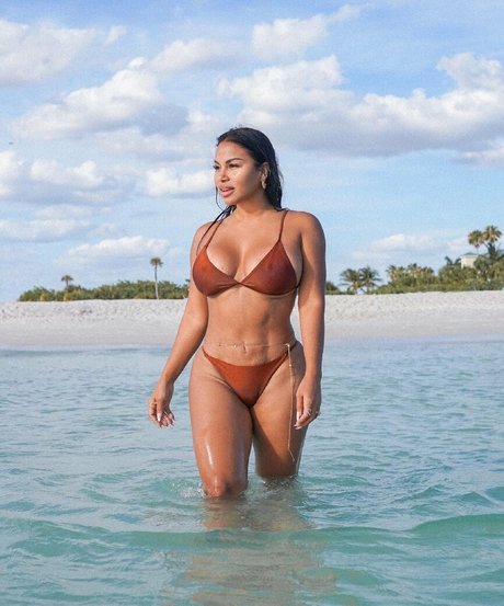 dollycastro pornstar adult pic