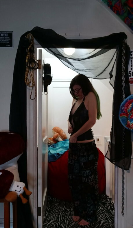 visceralvixen69 star naked photos