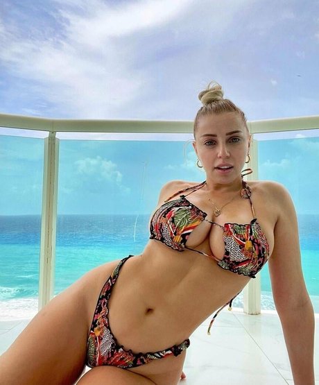 Violet Benson free actress images