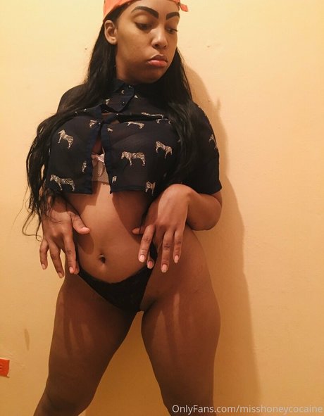 delirisantos pornographic star pic