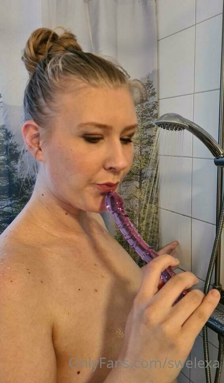 brunette petite onlyfans nude pictures