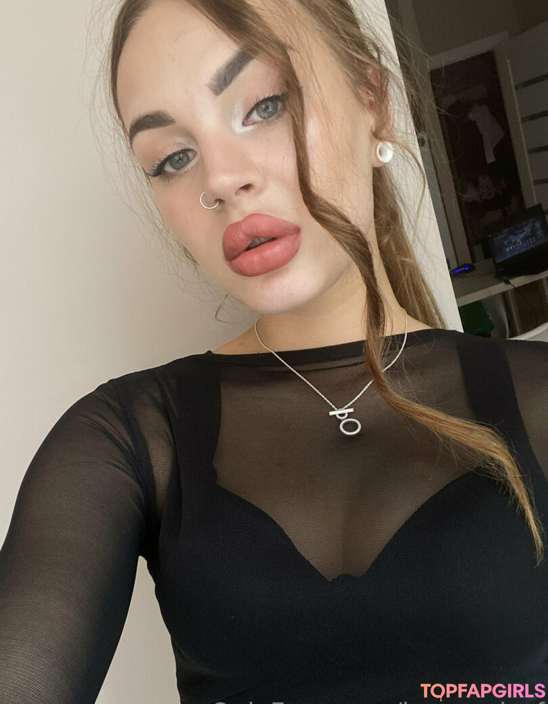 honeypie f adult model pictures