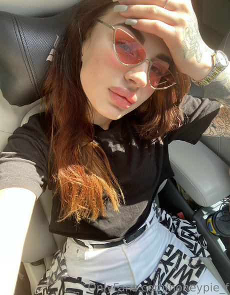 honeypie f pornstar top image