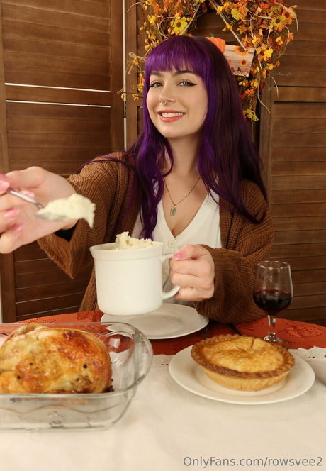 rowsvee2 nude star image